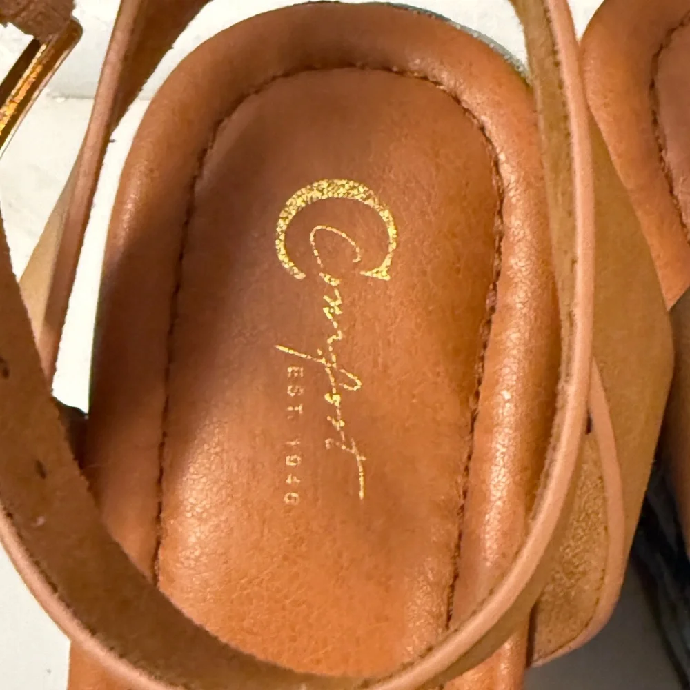Elegant Tan Wedge‎ Sandals with Blue woven Accents Sz 11
